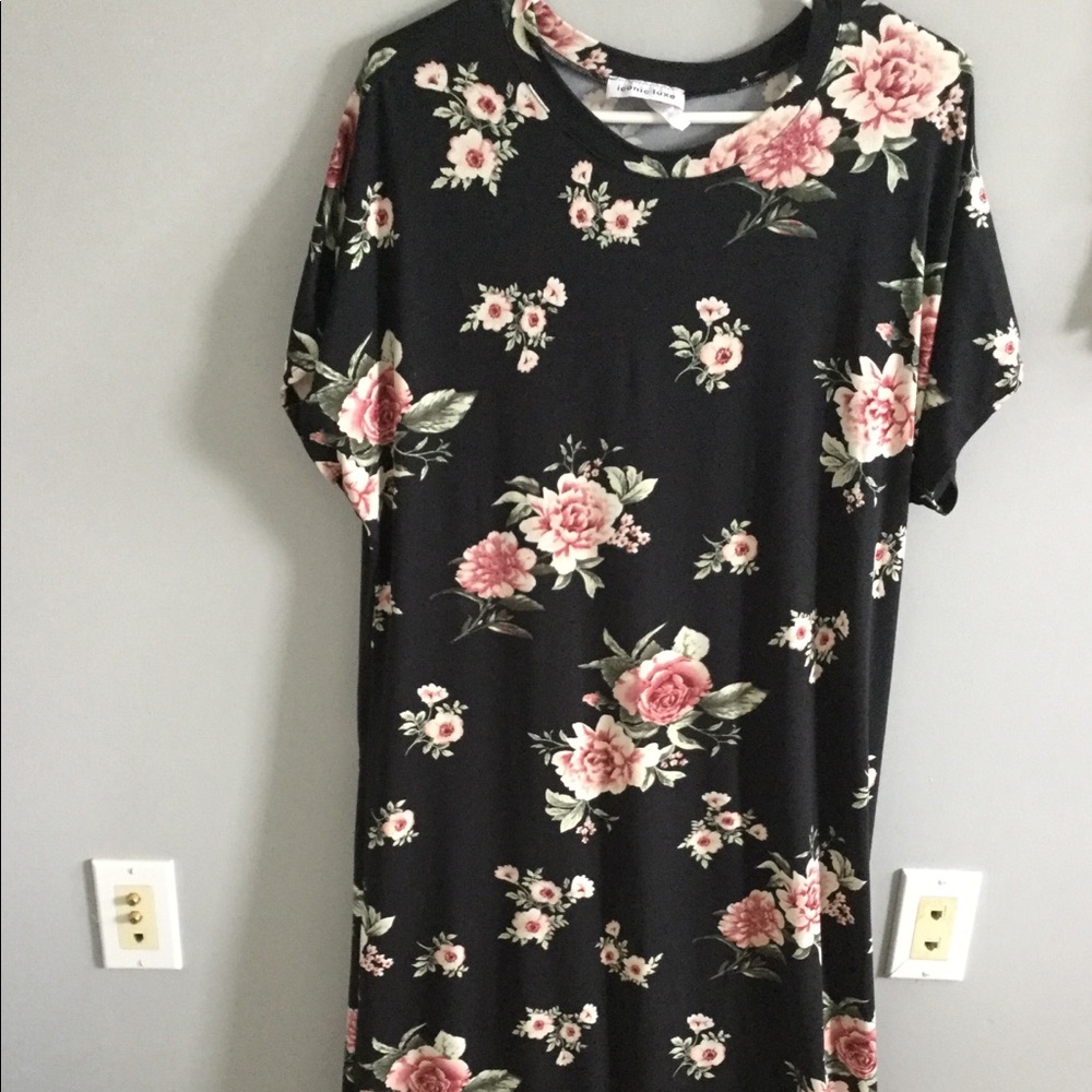 Black maxi short sleeve floral dress